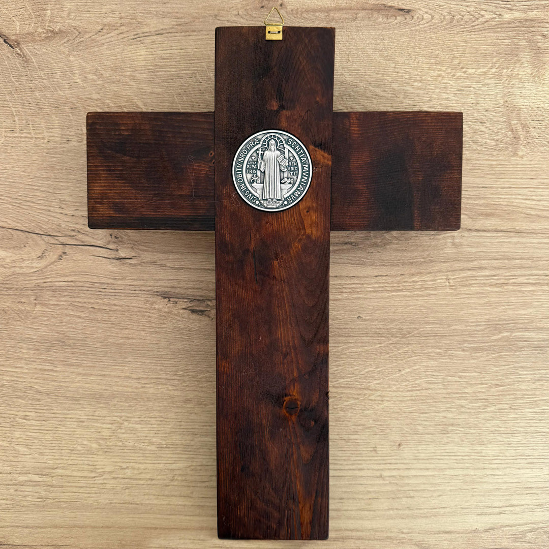 Cristo con Medalla de San Benito en Madera  – 32.5 cm