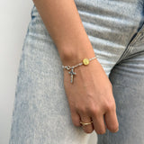 Pulsera Denario Rosas con Medalla de San Benito Dorada