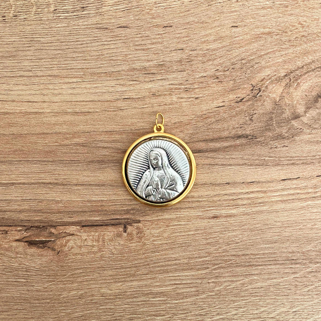 Medalla Italiana de Virgen de Guadalupe y Jesús de la Misericordia Bicolor 1.6CM