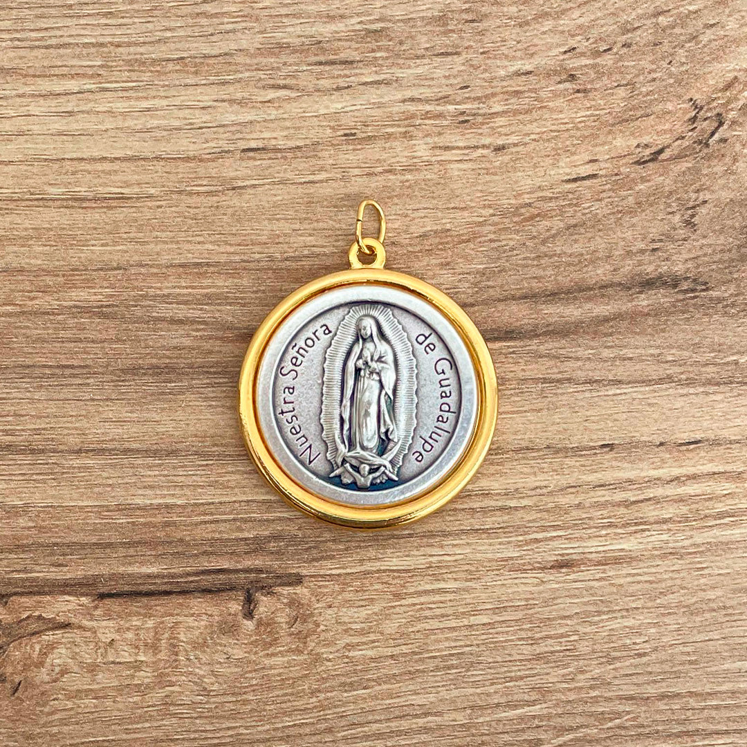 Denario de Perla de Vidrio 1cm con Medalla Religiosa