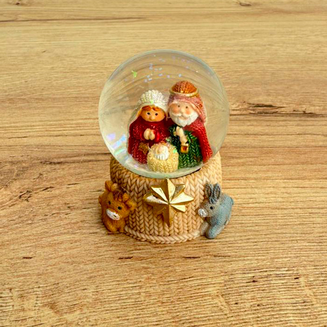 Bola de Nieve Nacimiento 6.5cm – Escena del Pesebre en Colores Vivos