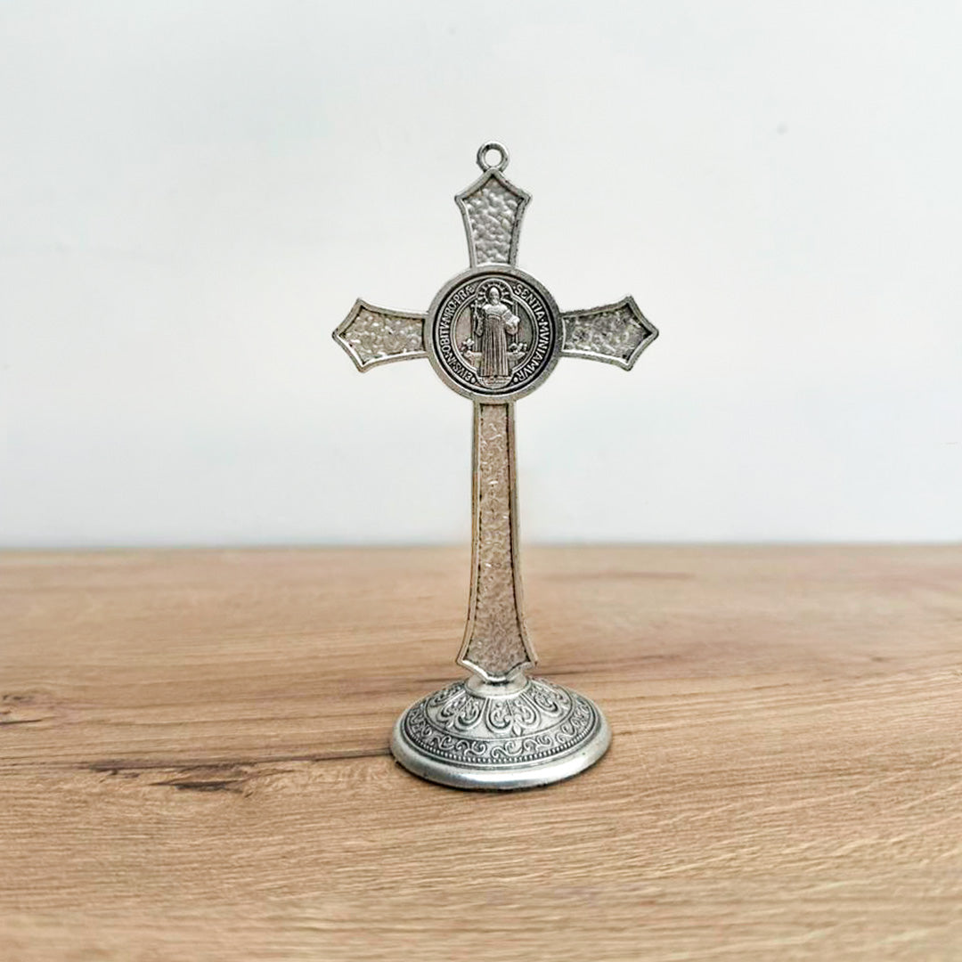 Cristo con Medalla de San Benito de 13 cm