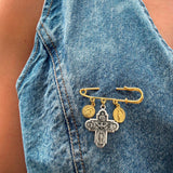 Nodriza con Medallas de Protección – Cruz de las Cinco Gracias, San Benito y Medalla Milagrosa – VII Sacramentos Colombia