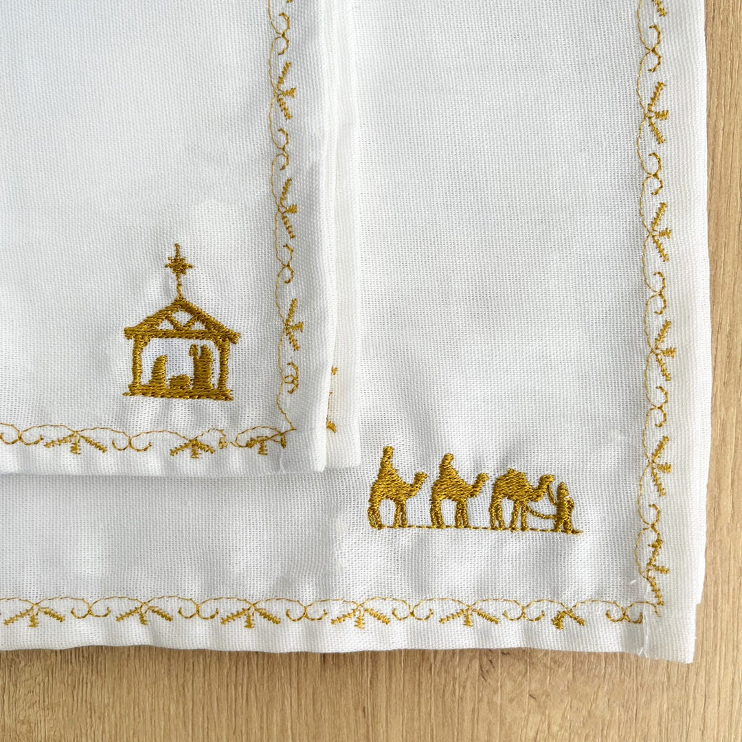 Set x 2 Servilletas en Tela – Nacimiento Bordado