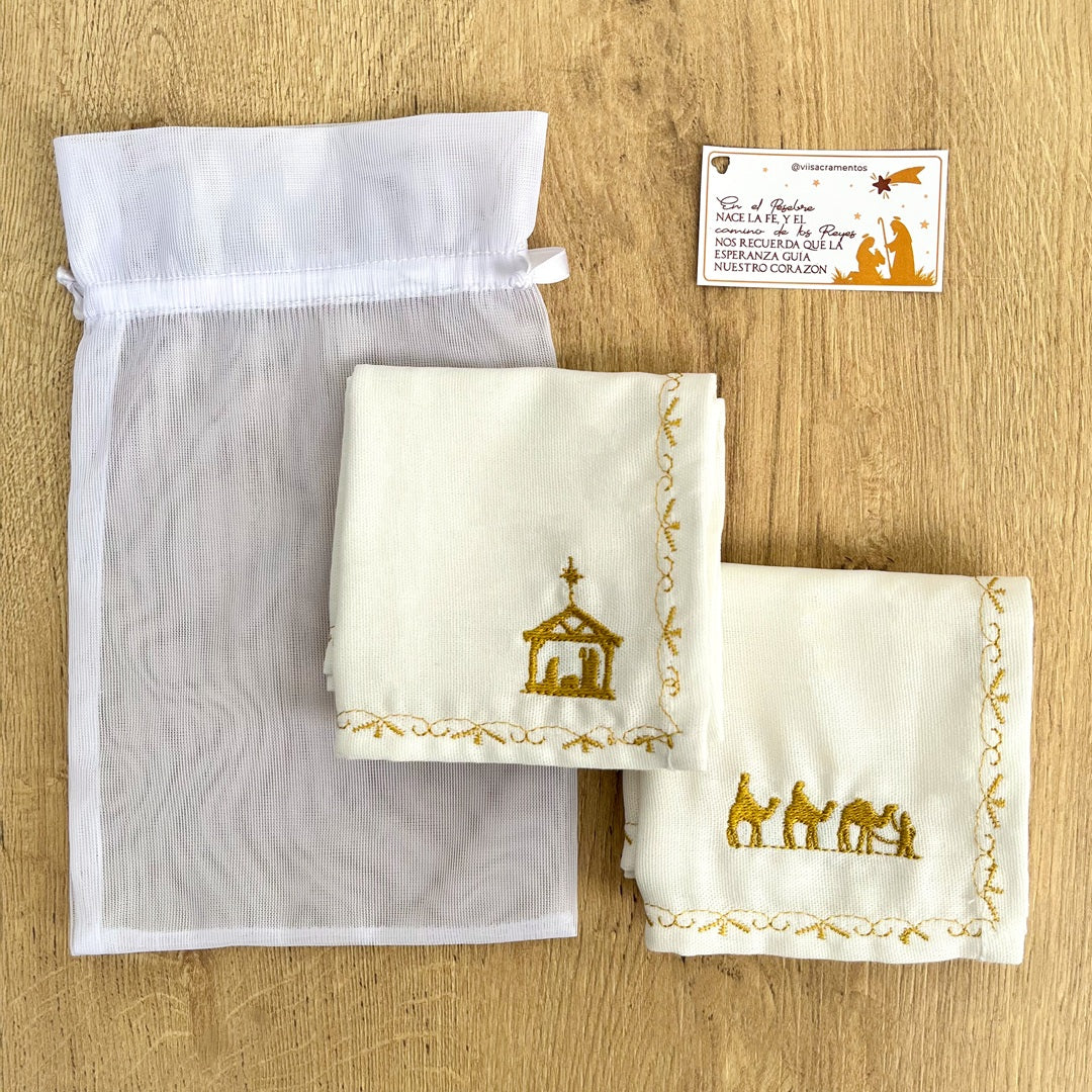 Set x 2 Servilletas en Tela – Nacimiento Bordado