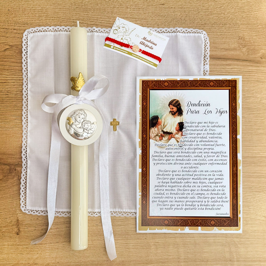 Kit de bautizo premium con purificador, oración para enmarcar, pulsera de San Benito en hilo rojo y cirio con medalla de cuna italiana repujada