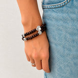 Modelo con Rosario de San José Tipo Pulsera Elástica en Madera – Doble Vuelta