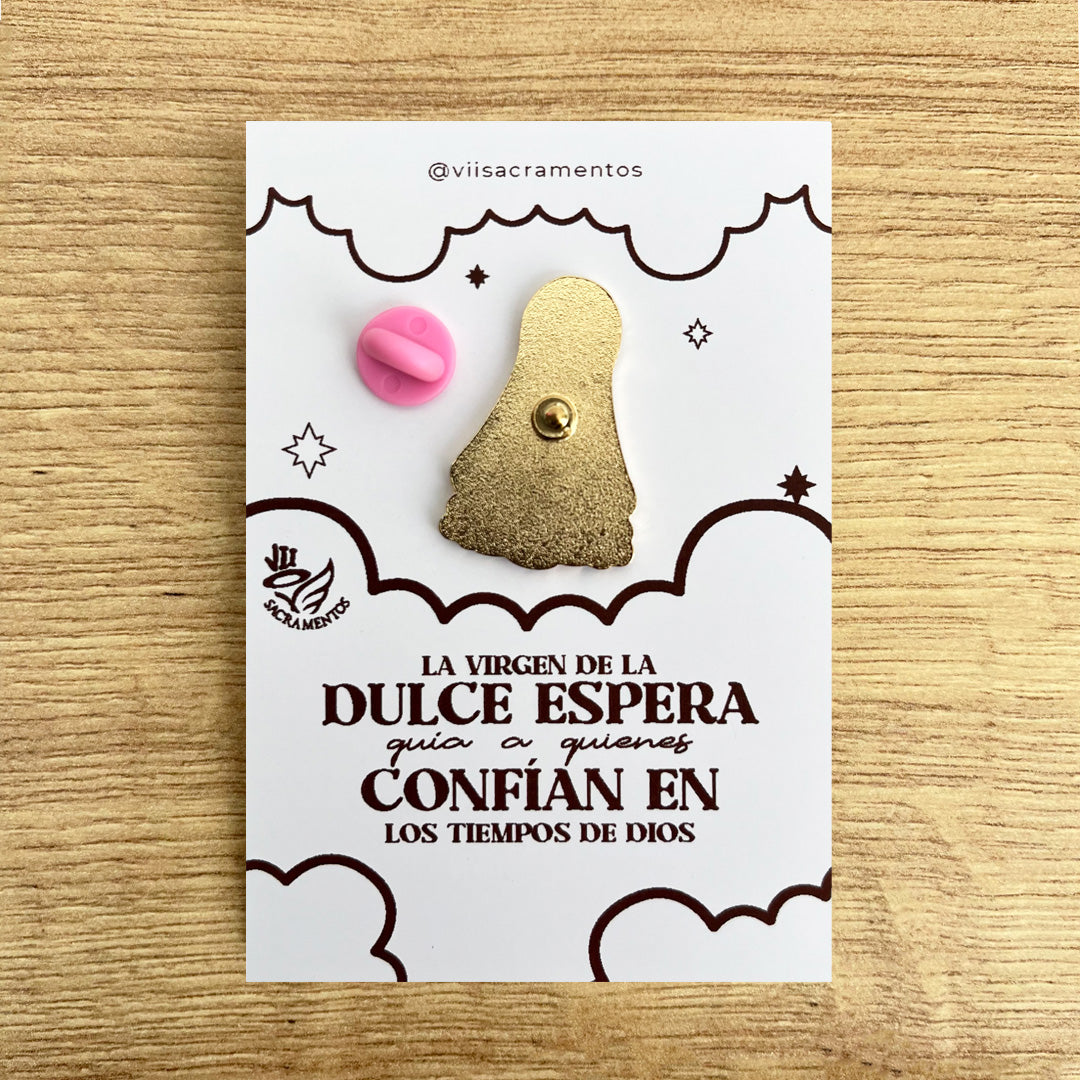 Pines Metálico Virgen de la Dulce Espera – VII Sacramentos Colombia